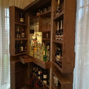 Шикарный винный шкаф